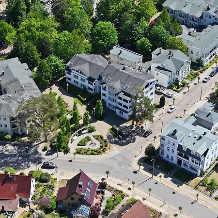 Апартаменты Haus Holstein Ferienappartment Зеллин