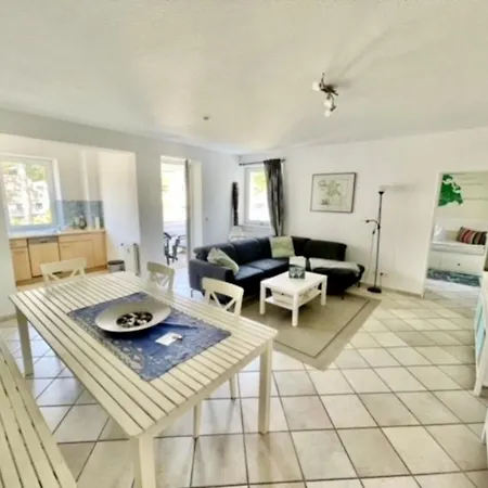 Haus Holstein Ferienappartment Зеллин